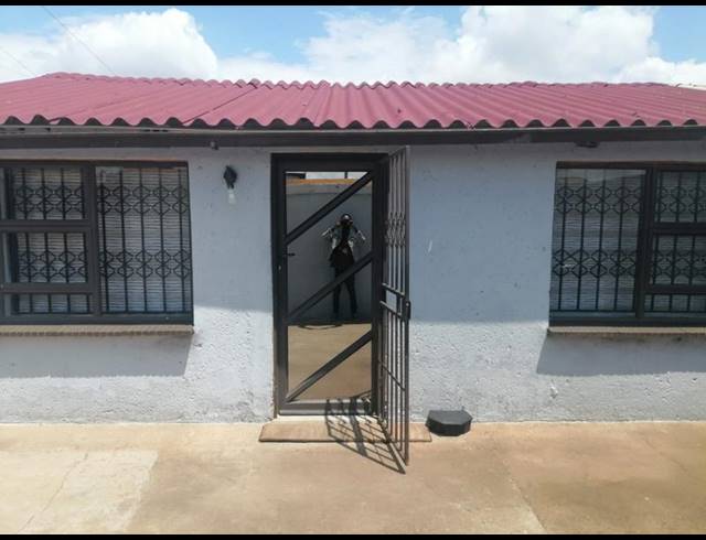 2 BEDROOM HOUSE FOR SALE IN ZOLA
